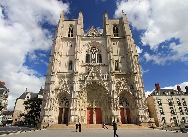 CATHÉDRALE SAINT-PIERRE-ET-SAINT-PAUL